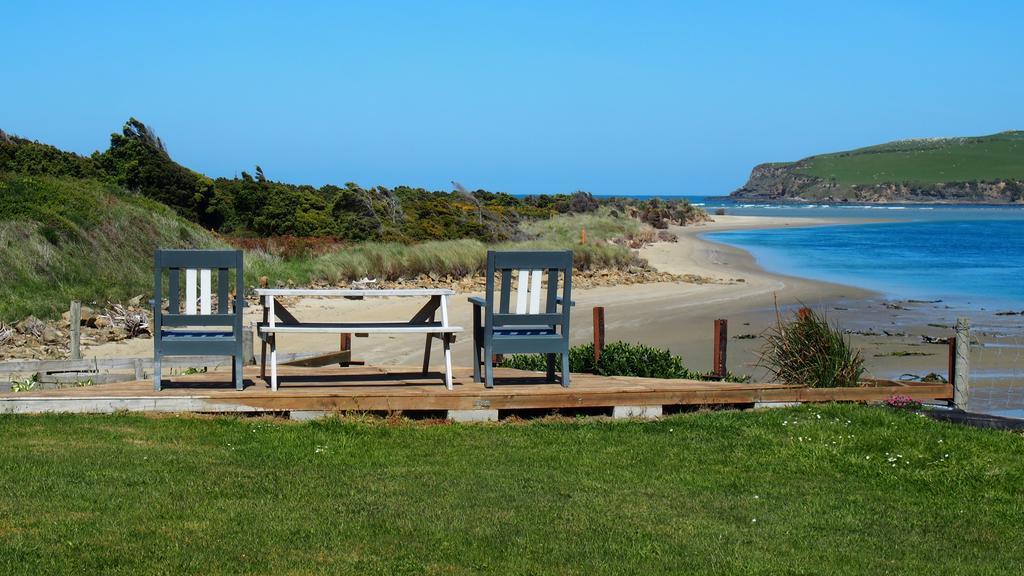 Surat Bay Lodge By The Sea/Backpackers Hostel Owaka Exterior photo